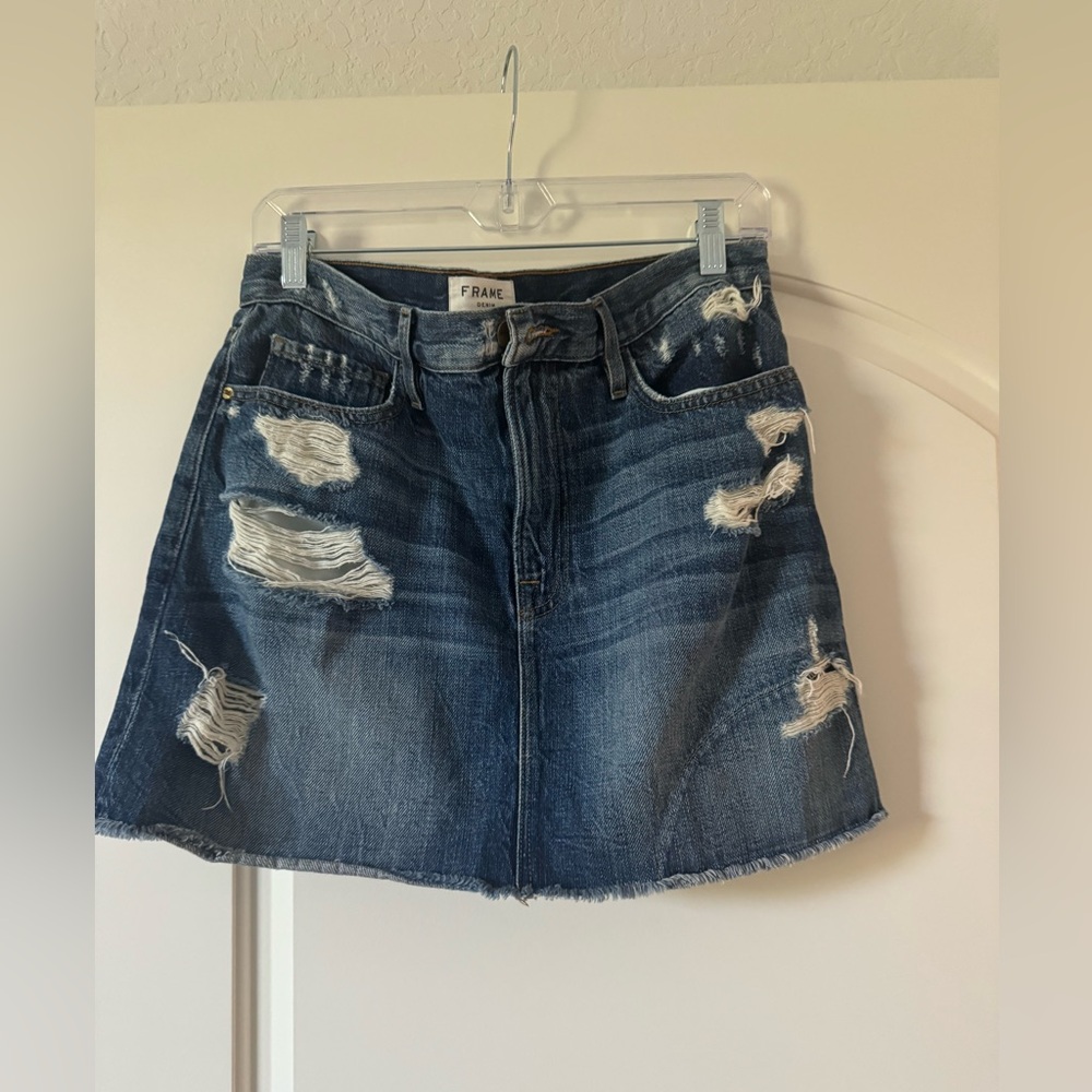 FRAME denim skirt. Size 28